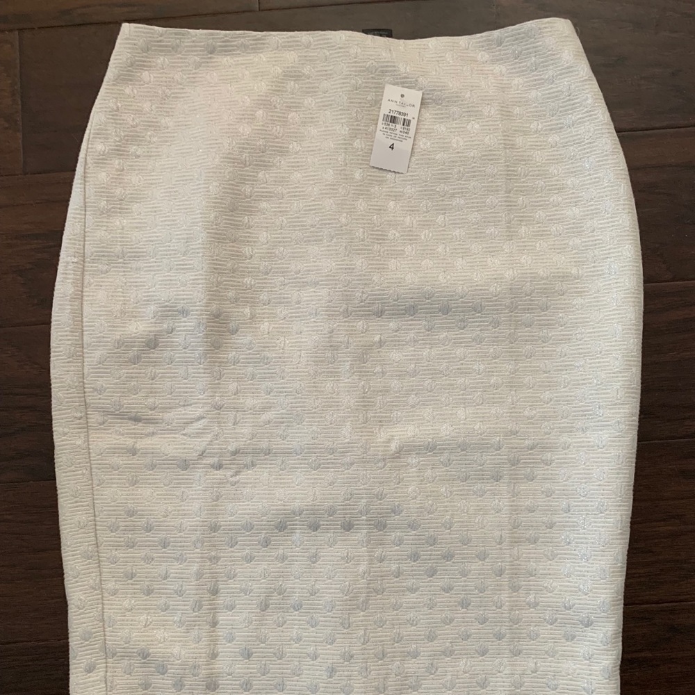 NWT Ann Taylor holiday skirt size 4